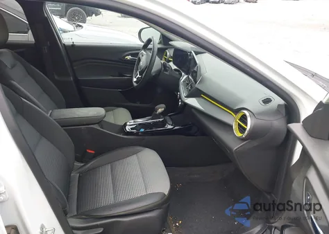 2025 Chevrolet Trax Fwd Lt z USA, uszkodzony, nr VIN KL77LHEP1SC046641